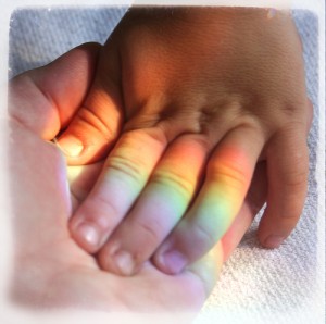 baby-rainbow-fingers